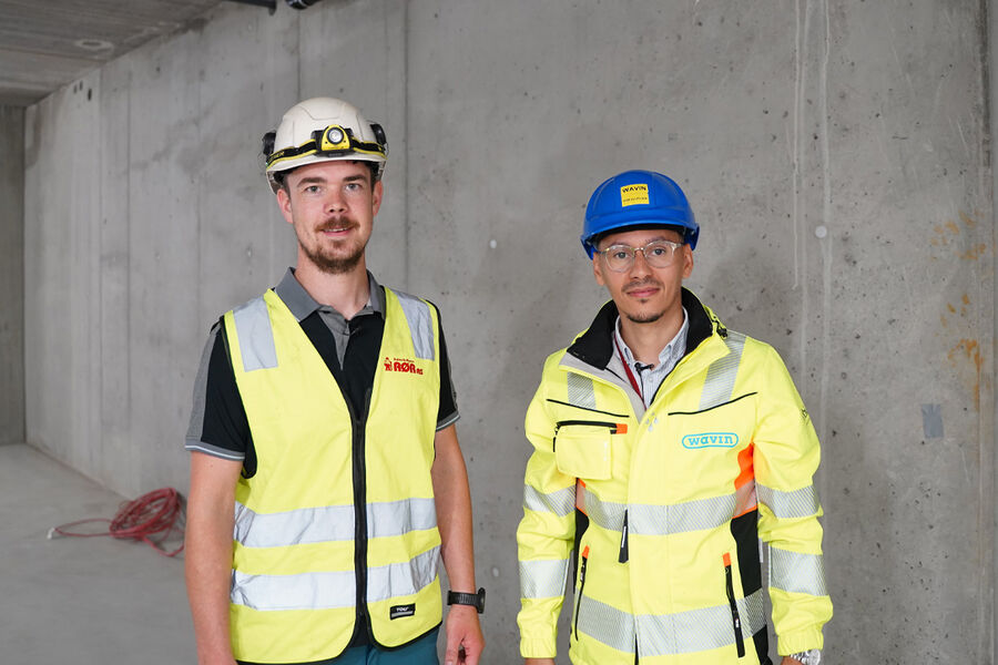 Norsk Wavin har bistått Askim & Mysen Rør med rådgivning og tett oppfølgning for å finne skreddersydde løsninger for avløpssystem, gulvvarme og tappevann til Meierihagen. (Fra venstre: Hans Anders Skaug, Prosjektleder i Askim & Mysen Rør og Mostafa Elamari, teknisk salgsingeniør i Norsk Wavin). 