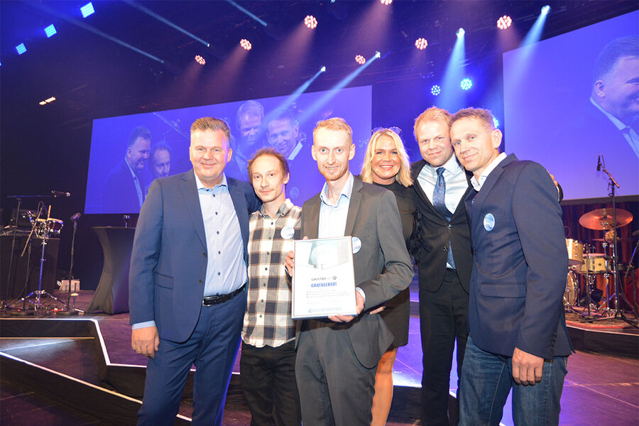 På bildet ser vi fire personer fra Gaustad Rør etter mottagelsen av prisen som årets medlem i VVS Eksperten. Fra venstre, Geir Rune Bøkeid, VVS Eksperten, Simen Kristiansen, Stian Slettbakken, Birgitte Tunheim, VVS Eksperten, Marcus Klokkerud og Lars Anton Breiby