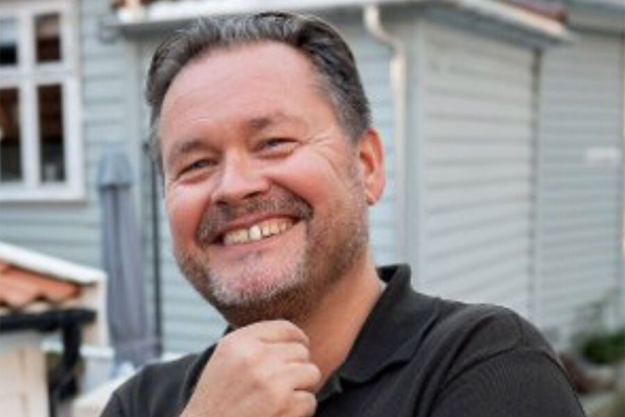  Med enkelt grep kan vannforbruket i dusjen reduserer med 50 prosent ved å bytte til dusjhodet Moa Cera S 5. Det er et argument som er lett å selge inn for rørleggerne, sier distriktssjef Jarle Andersen i FM Mattsson Mora Group Norge. – Nå kan jeg få bestillinger på både 150 og 200 slike i løpet av en dag, sier den blide bergenseren.  