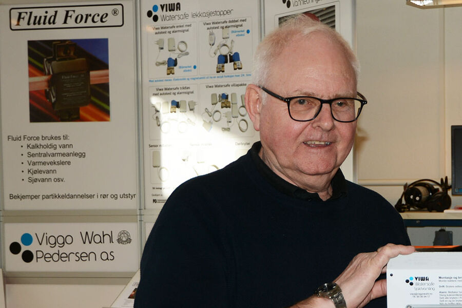 Viggo Wahl Pedersen har vært i VVS-bransjen i en mannsalder, og har utviklet lekkasjestopperen Viwa Watersafe. Han mener kvaliteten på mange av installasjonene er dårlig utført, og at det her må gjøres tiltak for forbedring. 