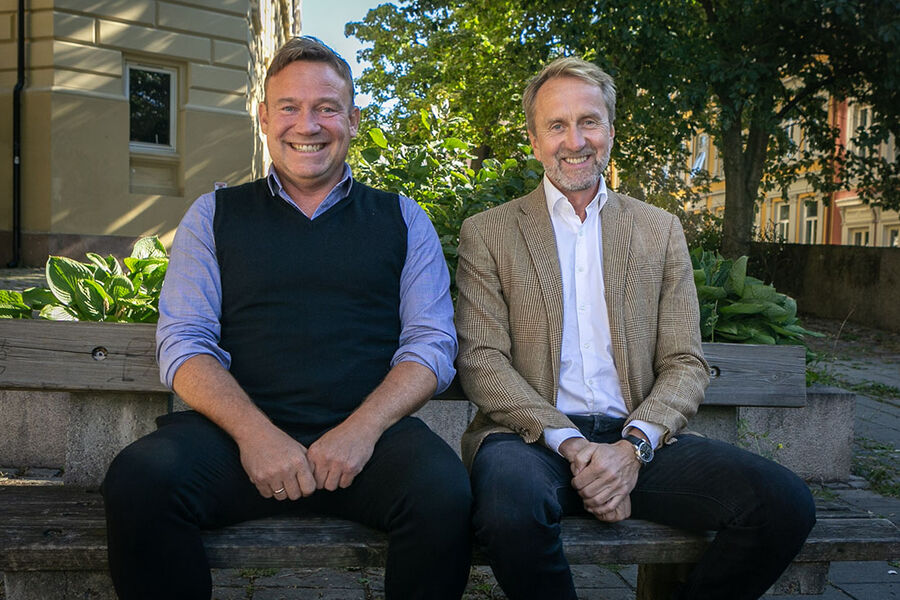 Norsk Byggtjeneste ved Tor Strand Jacobsen, og Øyvind Skarholt