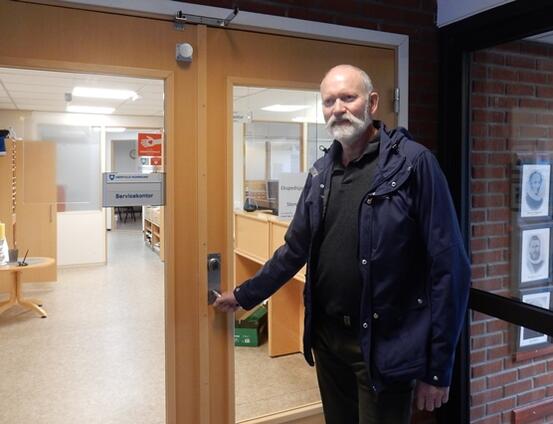 Leder i RPF Thorstein Inderberg er glad for at det blir automatisk døråpner her