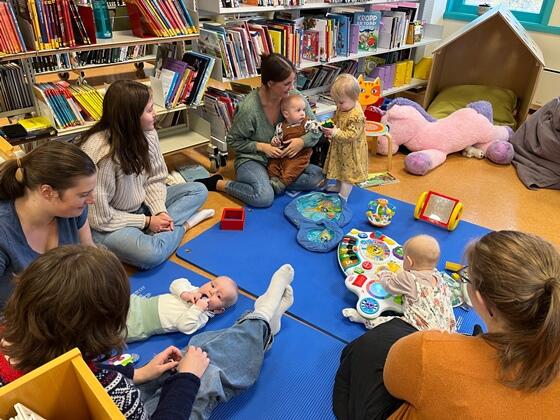 Babytreff på biblioteket