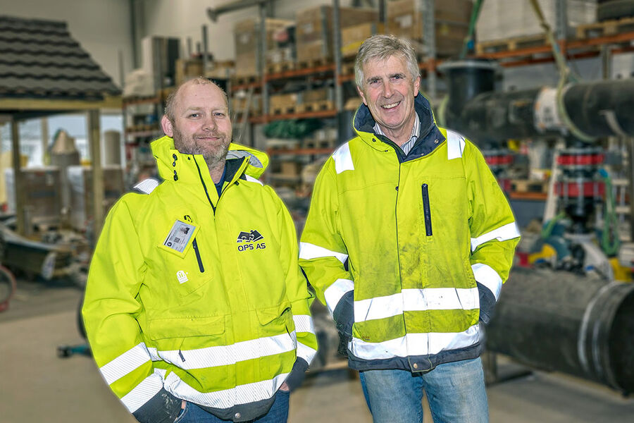 - Vi har sett etter en industriell partner for å bringe selskapet videre, og er strålende fornøyde med at vi endte med Pipelife, sier Arvid Engløkk i QPS. Her sammen med direktør Sigmund Aandstad i Pipelife Norge. 