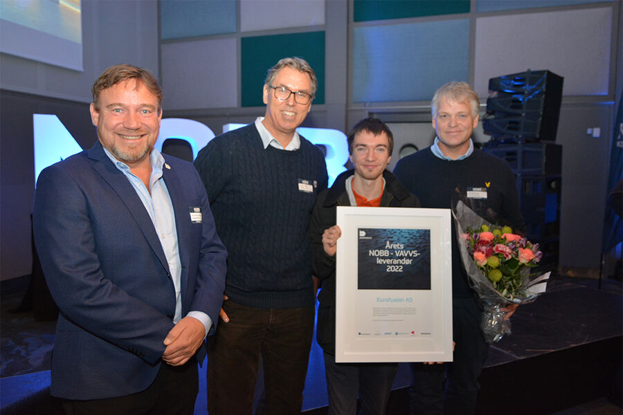 Her ser vi prisvinnerne fra Eurofusion som ble årets NOBB - VAVVS - leverandør. Her sammen med fra venstre, markedssjef VA/VVS Tor Strand Jacobsen, NOBB, Truls Knutsen, Michael Krohg, og Ole Brokhaug.