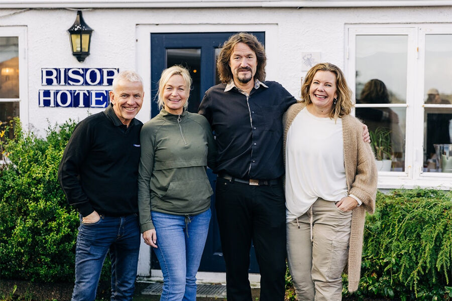 F.v. Tom Arne Endresen fra Geberit, Mona Gjester Eikeland og Dag Eikeland fra Risør Hotell og Therese Skolem fra Geberit.