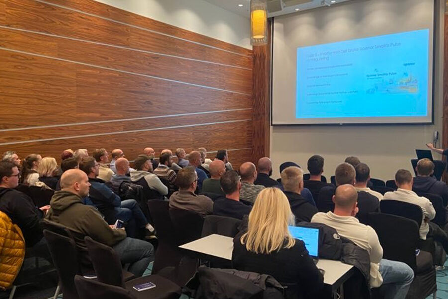 Det har vært stor oppslutning over hele landet når VVS Eksperten og Rørlegger på hjul har invitert sine medlemmer til samling med julemiddag, og faglig input. Her ser vi medlemmene samlet i Fredrikstad denne uken.