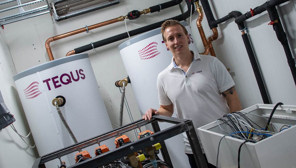 Teknisk sjef Marius Hugo Sandem har utviklet og bygget Tequs sin prototype CO2-varmepumpe, som er utstyrt med ejektor for å øke effektiviteten.