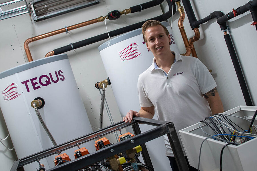 Teknisk sjef Marius Hugo Sandem har utviklet og bygget Tequs sin prototype CO2-varmepumpe, som er utstyrt med ejektor for å øke effektiviteten.