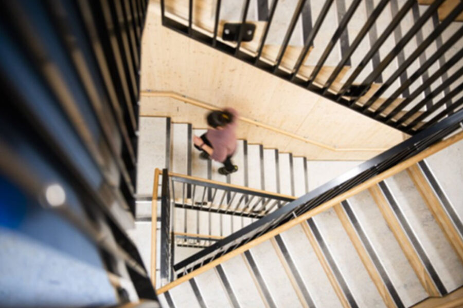 Det er over 180 brannhendelser i norske skoler per år, og røykskader er et stort problem. Foto: SINTEF