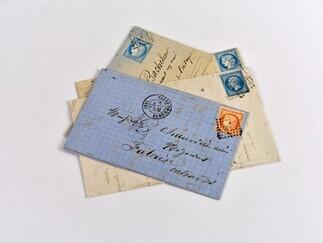 Gamle brev med frimerker