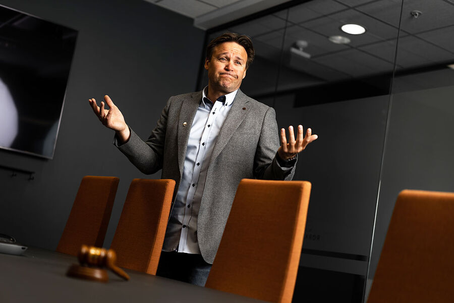 - Titusener av småbarnsfamilier har ikke har råd til å reise på sommerferie, vinterferie, høstferie eller annen form på ferie. Et antall som bare vil øke drastisk i tiden framover, med økte renter og galopperende priser. Derfor er det gledelig at Rørkjøp-styret nå har fornyet samarbeidet med Røde Kors og konseptet «Ferie for alle», sier kjedens daglige leder Frank Olsen. 