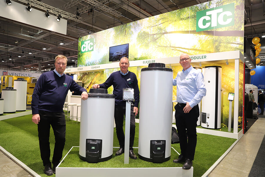 CTC har store forventninger til den nye berederen «CTC Connected», i 200 og 300 liters størrelse. Fra venstre ser vi distriktsansvarlig Morten Aaserud, distriktsansvarlig Glenn Dyhr Petersen og daglig leder Ole Andreas Valnes.