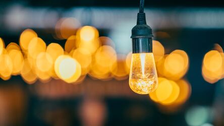 light-bulb-gd8a47b399_1920