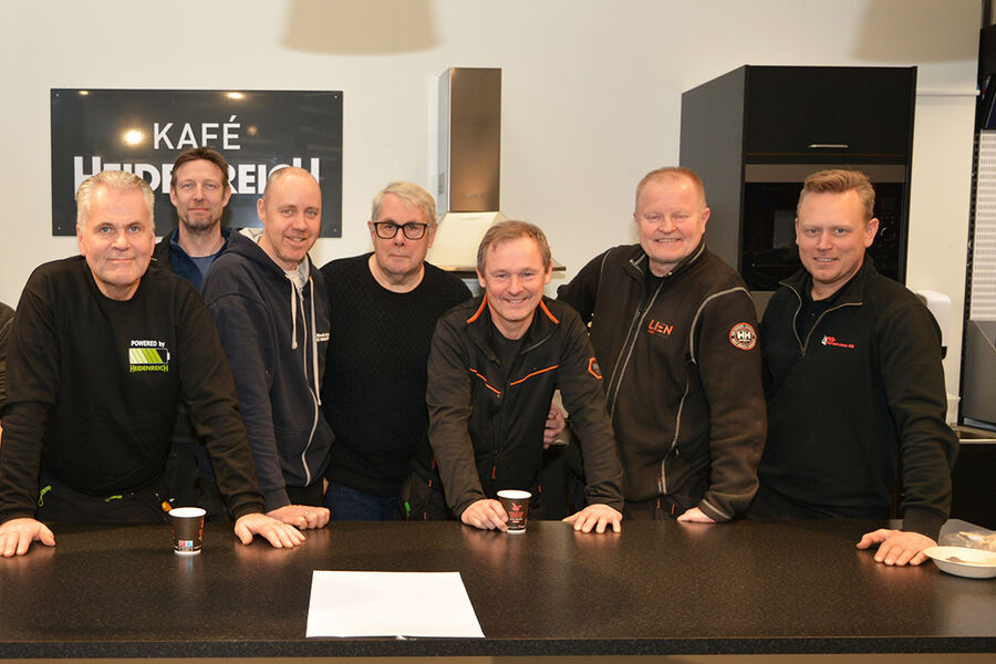 Det er god stemning når denne gjengen møtes over en kaffekopp hos Heidenreich Sluppen i Trondheim. Fra venstre ser vi: Harry Meland (Melands Rørservice AS), Terje Miland (Din Rørlegger AS), Geir Furuhaug (Nordic Bygg), Sigmund Årbogen (Heidenreich), Bård Trondsaune (Trondsaune VVS AS), Rolf Lien (Lien Rørservice AS), og Ole Christian Stene (RS Rørservice AS).