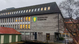Rådhuset med skilt