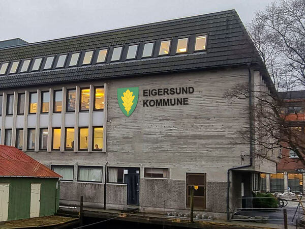 Rådhuset med skilt