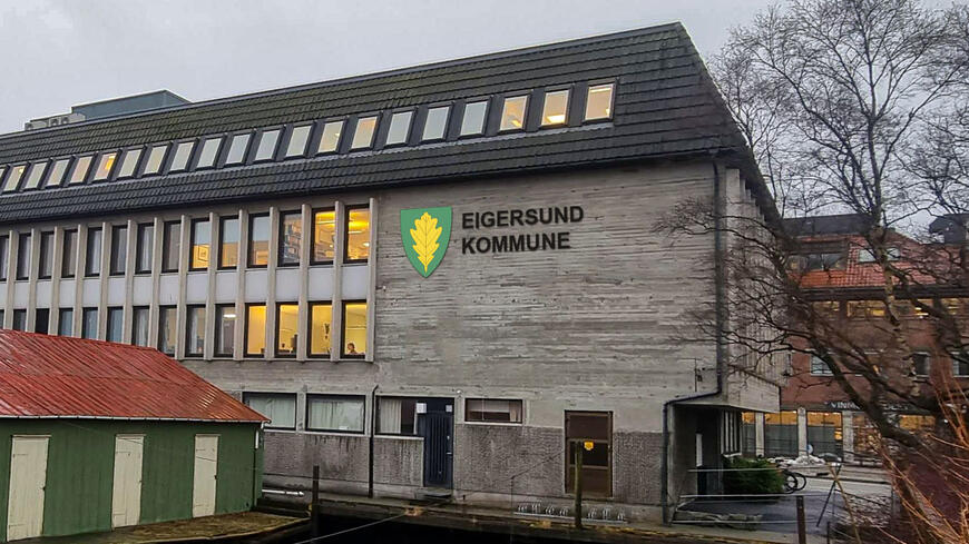 Rådhuset med skilt