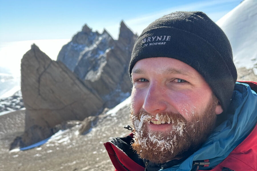 For Petter Pedersen er solkrem med faktor 50 helt nødvendig med sol og UV-grad på 11.