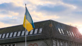 Ukrainsk flagg utenfor rådhuset