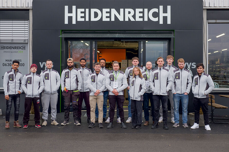 Lærlinger fra hele 25 rørleggerbedrifter i Oslo og omegn var samlet til heldagskurset «Stolt Lærling» hos Heidenreich. Her ser vi knippe av lærlingene som var med på den første samlingen.