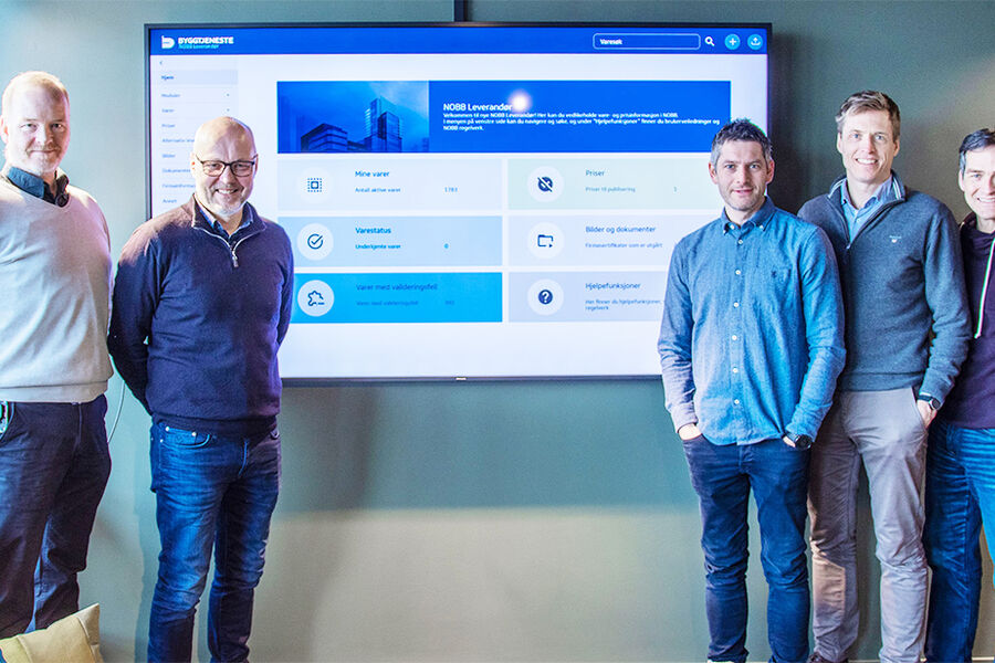 Bilde: Kjerneteamet i prosjektet, t.v. Product manager Ole-Henrik Helin, Spesialrådgiver Anders Tomter, t.h. Markedssjef Systemleverandører & Integrasjon Bjørn Lindebrekke, Chief Technology Officer / CTO Øystein Berg og Utvikler Knut Hoelsæter. Foto: Øyvind Berild