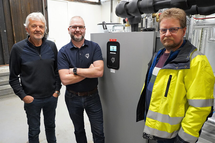 På bildet ser vi far venstre, eier av Bø Hotel, Stein Helge Solberg, Tommy Andersson, salgssjef Thermia Norge, og Kjell Runde Kilen, Haugestøl VVS AS.