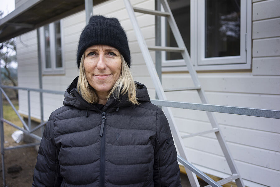 – Skal du pusse opp, anbefaler vi å prioritere tiltak som ruster huset for vær og vind, sier skadeforebygger i Fremtind, Therese Hofstad-Nielsen. Foto: Fremtind.