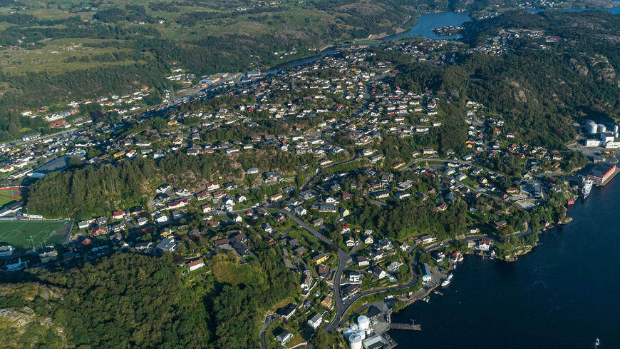 Dronebilde over boliger i Egersund