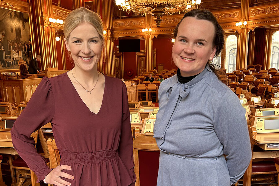 Fra venstre utdanningspolitisk talsperson i Arbeiderpartiet, Elise Waagen, og Senterpartiets Marit Knutsdatter Strand.