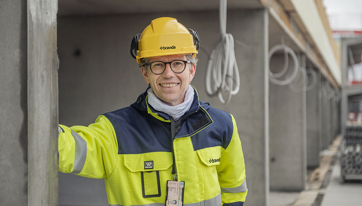 Bravida Norges administrerende direktør Tore Bakke har stor tro på framtiden for selskapet, men er tydelig på at det betinger både omstillingsevne og økt effektivisering. – Med vår tverrfaglighet har vi enorme muligheter til å bistå kundene med å redusere CO2-utslippene, sier han i samtale med VVSforum.