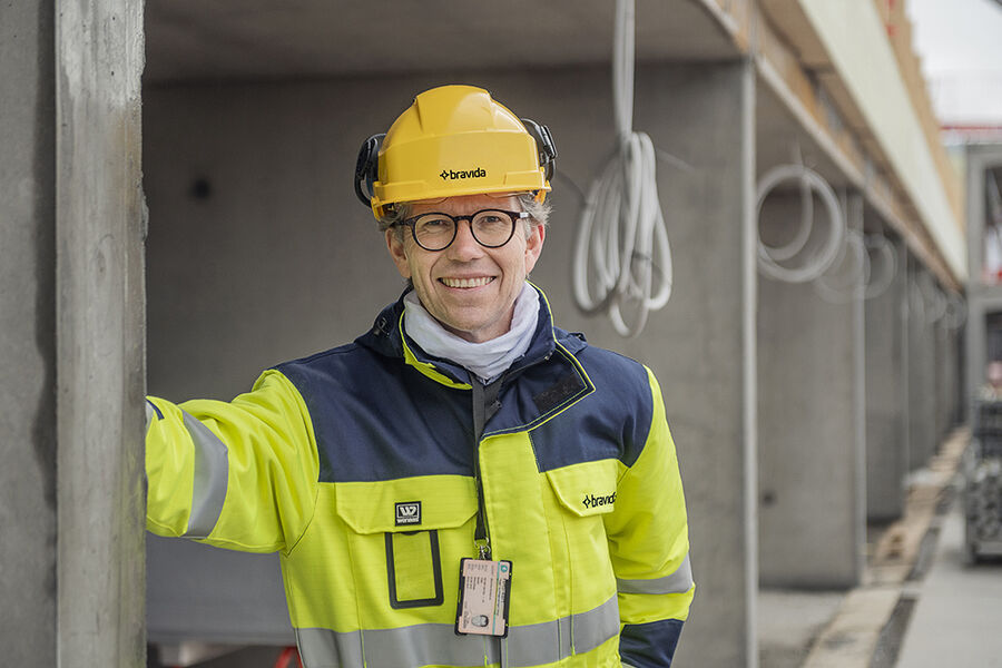 Bravida Norges administrerende direktør Tore Bakke har stor tro på framtiden for selskapet, men er tydelig på at det betinger både omstillingsevne og økt effektivisering. – Med vår tverrfaglighet har vi enorme muligheter til å bistå kundene med å redusere CO2-utslippene, sier han i samtale med VVSforum.