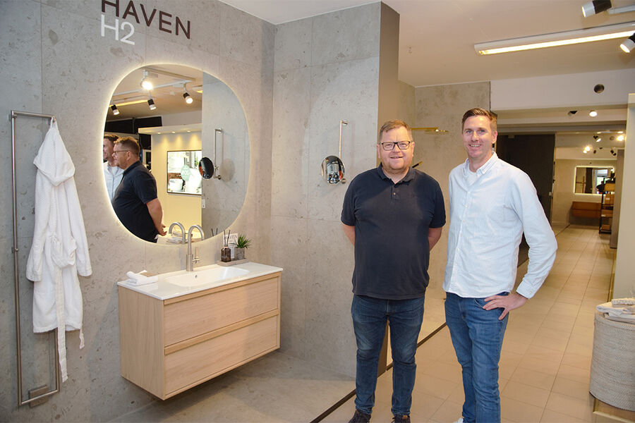 Oslo VVS Senter øker produktprofileringen av Haven møbler i deres butikk på Furuset. Nylig lanserte de oppgraderingen av butikken med ekstra aktiviteter og,  fokus på de nye produktene. – Vi merker at møblene slår godt an, derfor har vi «freshet» opp butikken  med en hel vegg med Haven møbler, sier Lars Henrik Andresen, daglig leder ved Oslo VVS Senter. Her sammen med salgssjef for Haven i Norge, Alexander Sanneland 