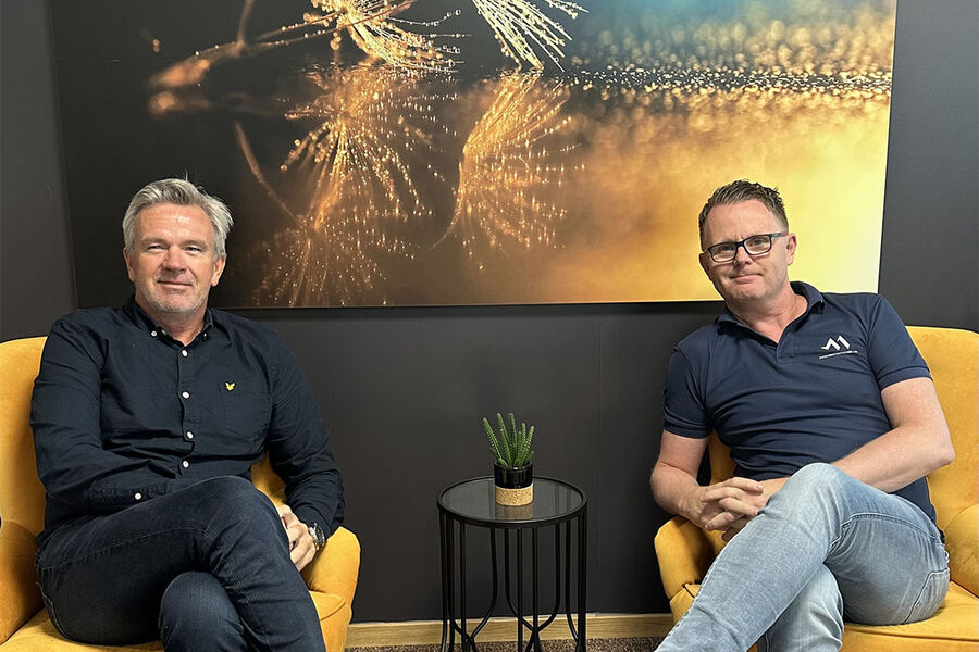 Divisjonsdirektør VA, Morten Lerengen, og Andreas Larem, kjedesjef i Maskinentreprenør1, er enige om å utvikle samarbeidet mellom partene ytterligere.