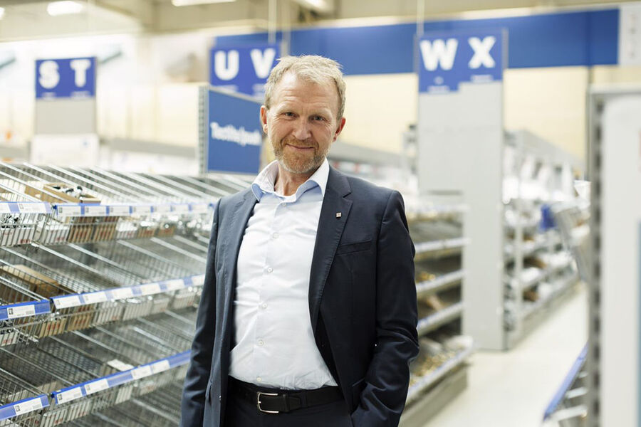 - Når vi har fysiske butikker fylt med varer hele døgnet, kan vi likegodt tilgjengeliggjøre dem for kundene våre. Det handler om å ha en smartness i alt vi holder på med for å dra bransjen framover, sier Lars Tendal, administrerende direktør hos Brødrene Dahl.