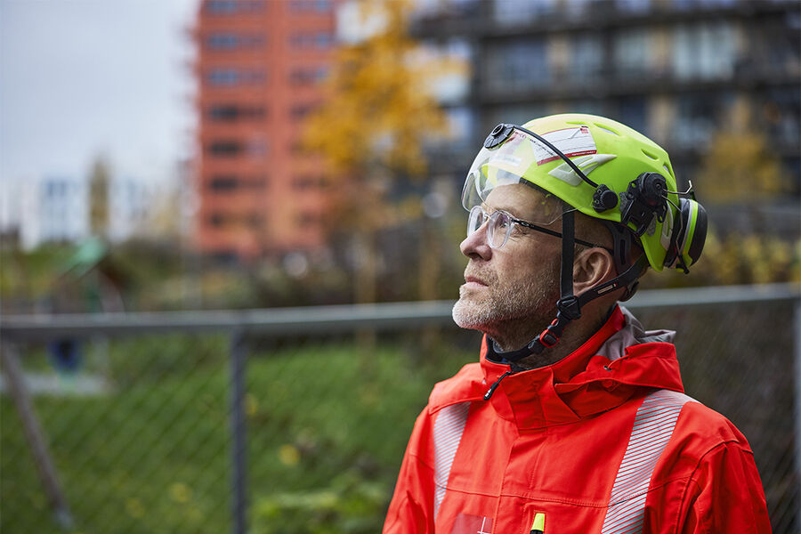 – Det er vanskelig å gjøre miljømessige forbedringer i en forretningsmodell som er skapt for lineær økonomi. Om vi skal fortsette å vokse og samtidig ta ned utslippene, må vi utvikle en sirkulær økonomi, sier Lars Erik Lund, konserndirektør, strategi og bærekraft i Veidekke.