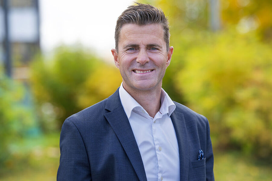 Per Arve Ekle, Divisjonsdirektør | Byggteknologi og utvikling i GK forteller at mangel på standarder skaper utfordringer i forhold til skalering. Vi bruker eksempelvis maskinlæring for å avdekke avvik i forhold til normal driftssituasjon i et bygg, men ser at det er mye arbeid som må brukes for å trene maskinlæringsmodulene fordi byggene ikke er like.