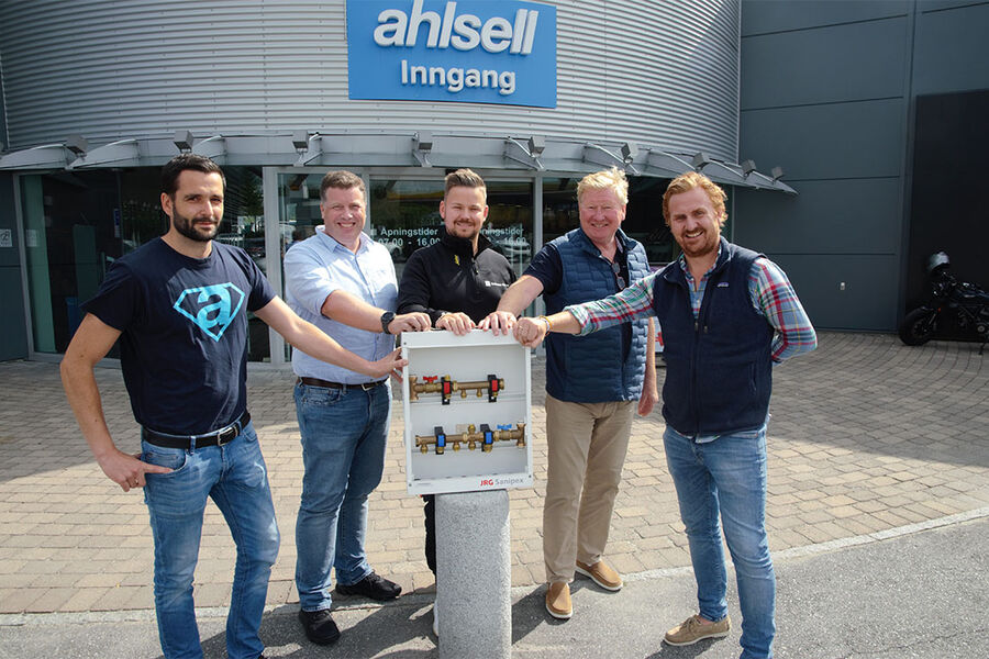 Sammen med Ahlsell i pilotprosjektet er VB og Armaturjonsson. Her ser vi gjengen samlet til kick off i Fredrikstad nylig. Fra venstre, Marius Adell Johansen, Thorn Fredrik Hemsen, Armaturjonsson, Kristoffer C. Olsen, Kråkerøy Rør, Øyvind Christensen, Armaturjonsson, og Kristoffer Adde, VB.