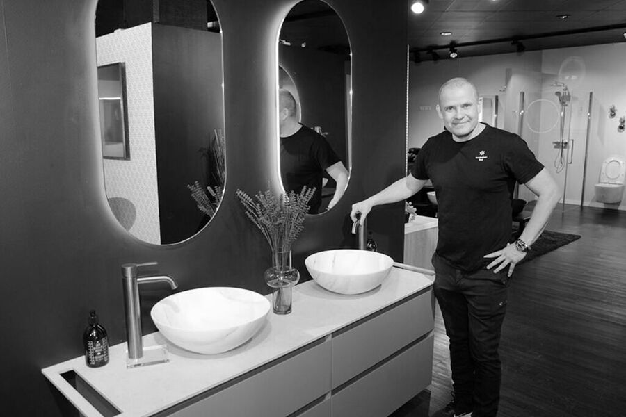 Daglig leder Tommy Ringnes i Korsbakken Bad mener det er viktig med en prismodell som gjør rørleggeren konkurransedyktig.