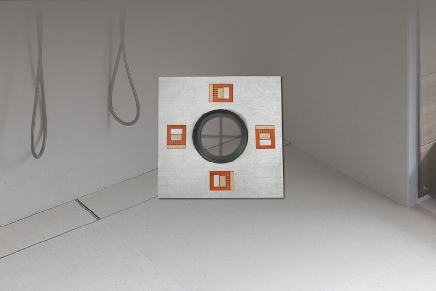 Bildet: Prefabrikkert mansjett med ferdigskåret hull og målbare fuktsensorer.