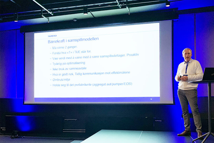 Prosjektleder teknisk i Skanska Norge, Helge Koppang, fortalte under konferansen om hvordan de jobber med samspill, og hva de ønsker og forlanger av sine samarbeidspartnere i samspillskontrakter.