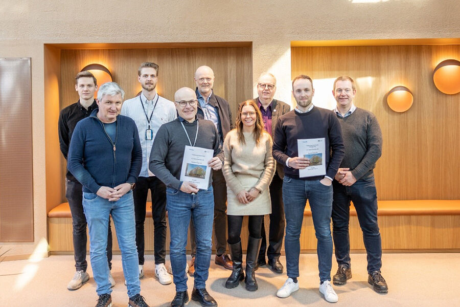 Alle partene samlet etter avtaleinngåelsen.