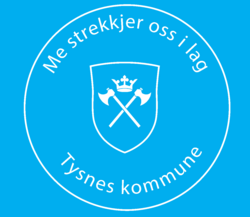 Logo med kommunevåpenet og teksten me strekkkjer oss i lag