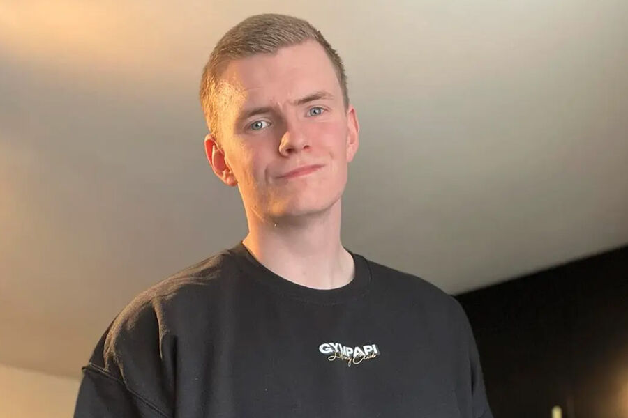 Aleksander Mellum jobber til daglig leder som VVS-selger hos Ahlsell i Fredrikstad.