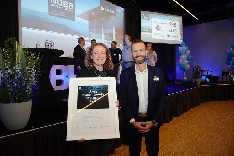 Gro Fjeldstad, Geberits Head of Product Management er stolt og beæret over at Geberit ble kåret til Årets NOBB-VAVVS-leverandør under NOBB-konferansen. Hun og Geberit fikk gode ord og tilbakemeldinger fra Norsk Byggtjeneste nye adm.direktør, Mikkel Nielsen.