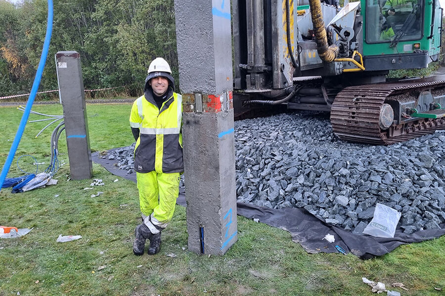 Oppfinner Habibollah Sadeghi, forteller at man i pilotprosjektet tester og verifiserer teknologien i fire installerte energipæler på NTNU Dragvoll i Trondheim.