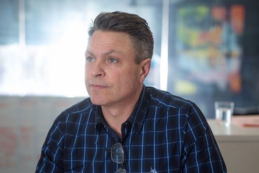 Roy Anstensen, prosjektleder i Solheim og Larsen Klima AS, mener byggherrer burde se mer på LCC, livssykluskostnader, og hva man kan spare gjennom hele livsløpet på bygget over tid.