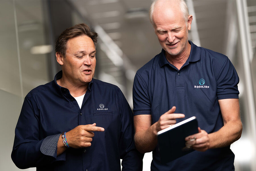 Adm. direktør Frank Olsen og innkjøpsdirektør Per-Ivar Uggerud sender en stor takk til alle Rørkjøp-partnere som gjennom gode samtaler har etablert fornyede og moderne samarbeidsformater. – Dette sikrer kost/nytte som vi sammen vil nyte stor glede av i årene fremover. Selv om 2024 kan bli utfordrende, skal vi nok sammen få til utrolig mye spennende sammen fremover, sier Frank Olsen. jonas ingstad