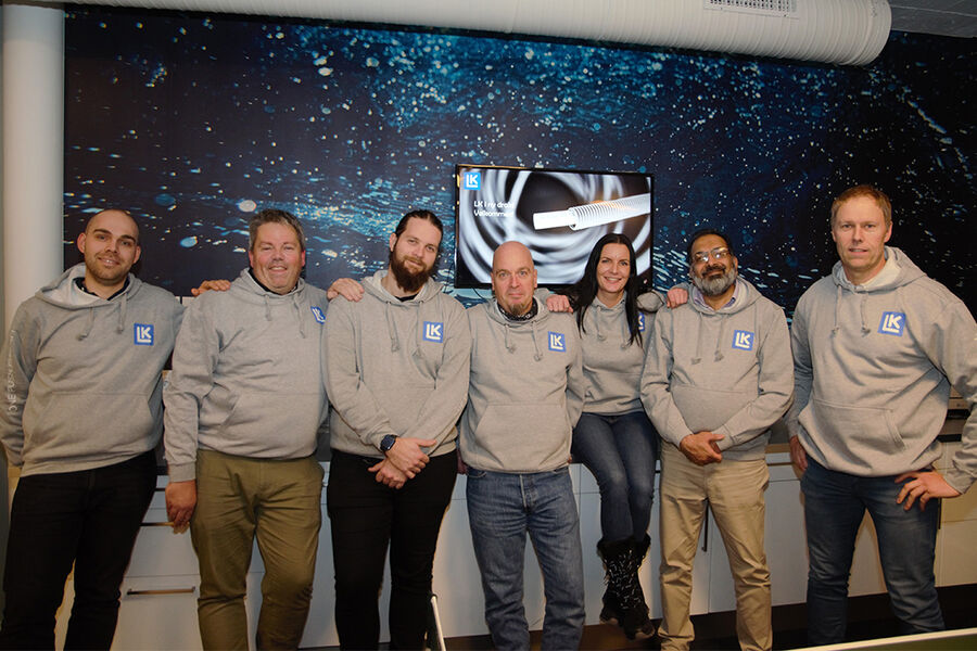 LK Systems har renovert og fornyet hele kontormiljøet på Eikenga, og har med det klart å skape en ny giv i hele organisasjonen. Nå styrer leverandøren mot det beste året noensinne i Norge. Et knippe ansatte fra nyåpningen ser vi her fra venstre, Eirik Fon, Thomas Strand, Thomas Johnsen, Terje Fjellstad, Heidi Oseth, Mohammad Hafiz-Ur Rehman, Stanley Pettersen.