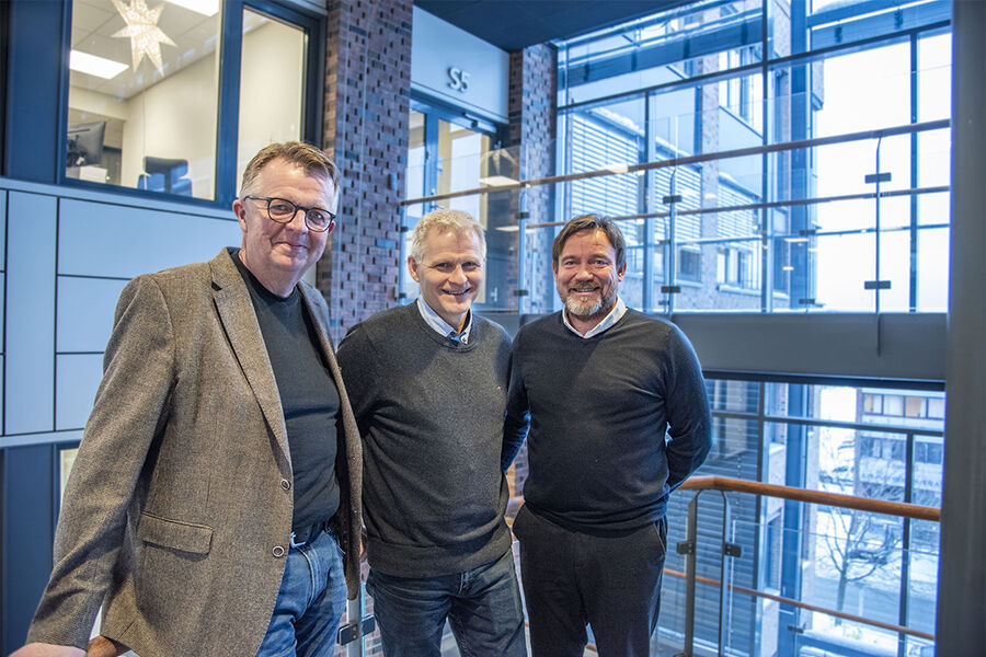 BildeT: Fra venstre, Odd Treffen i Saint-Gobain Distribution Norway, Kennet Hegre i Brødrene Dahl og Tor Strand Jacobsen i Byggtjeneste.